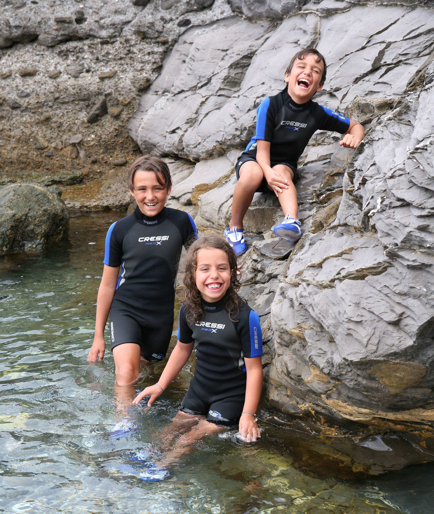 Cressi MED X JR SHORTY WETSUIT 2.5mm S (age 8/9) - Image 20
