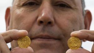 золотых монет найдено (9)