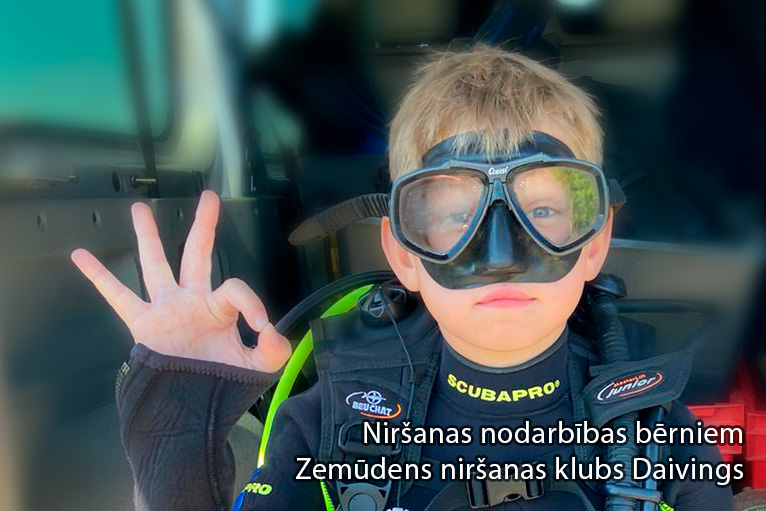 Diving lessons for children in diving equipment