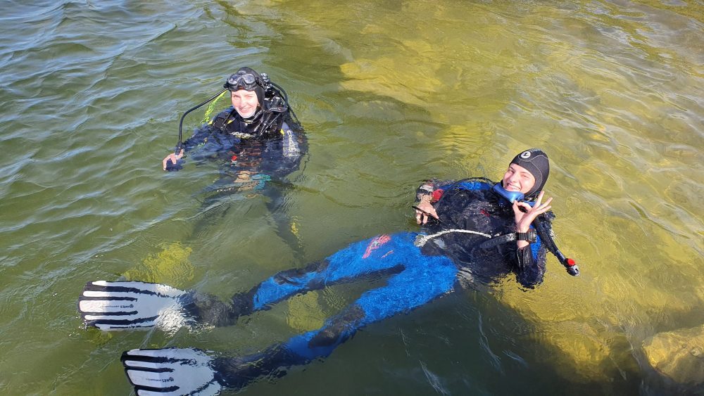 Advanced Open Water Diver, Rescue Diver, Divemaster, meitenes