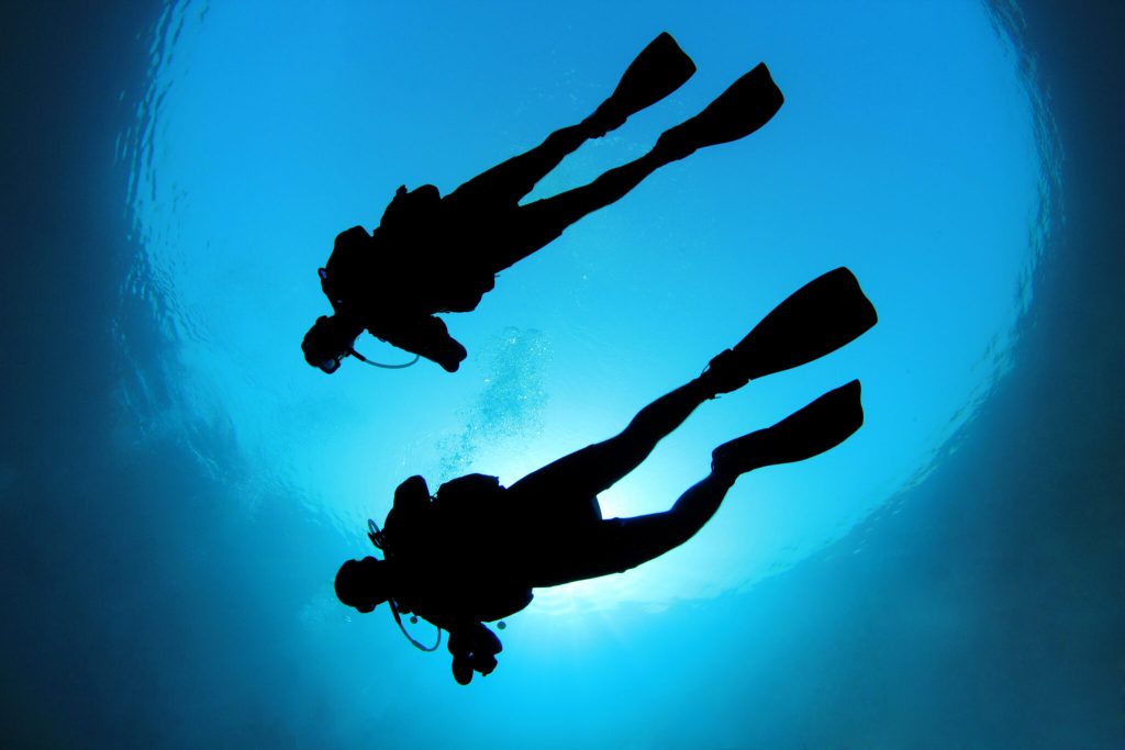 Підводне плавання допомагає дайверам почувати себе добре